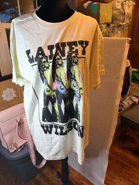 Lainey Wilson Three Silhouettes Graphic T-Shirt, Natural, Size Large
